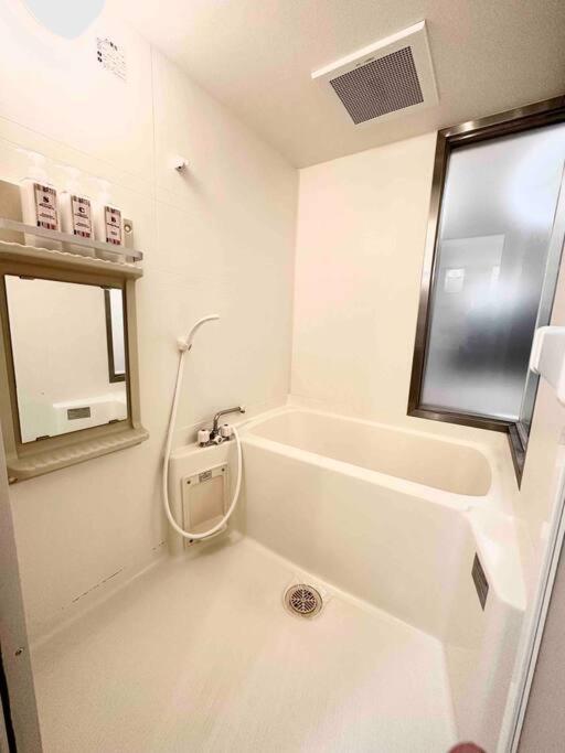 ー 8Greige ー 2Min Dotonbori Namba Kuromon Osaka Usj Wifi Unlimited Apartment Exterior photo
